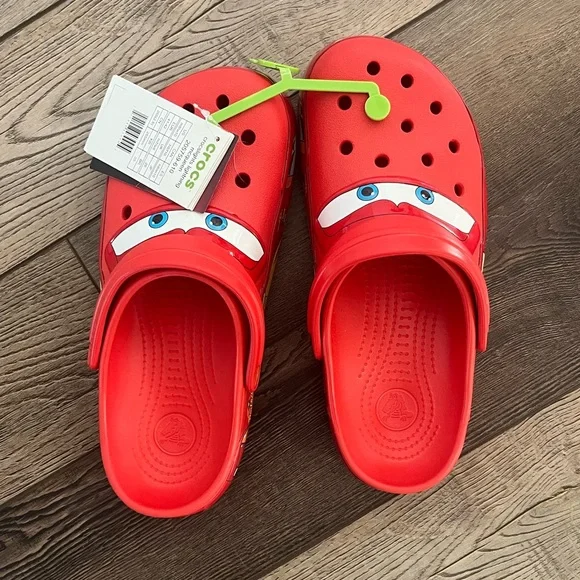 Cars Lightning McQueen Crocs Adult - Picture 1 of 8